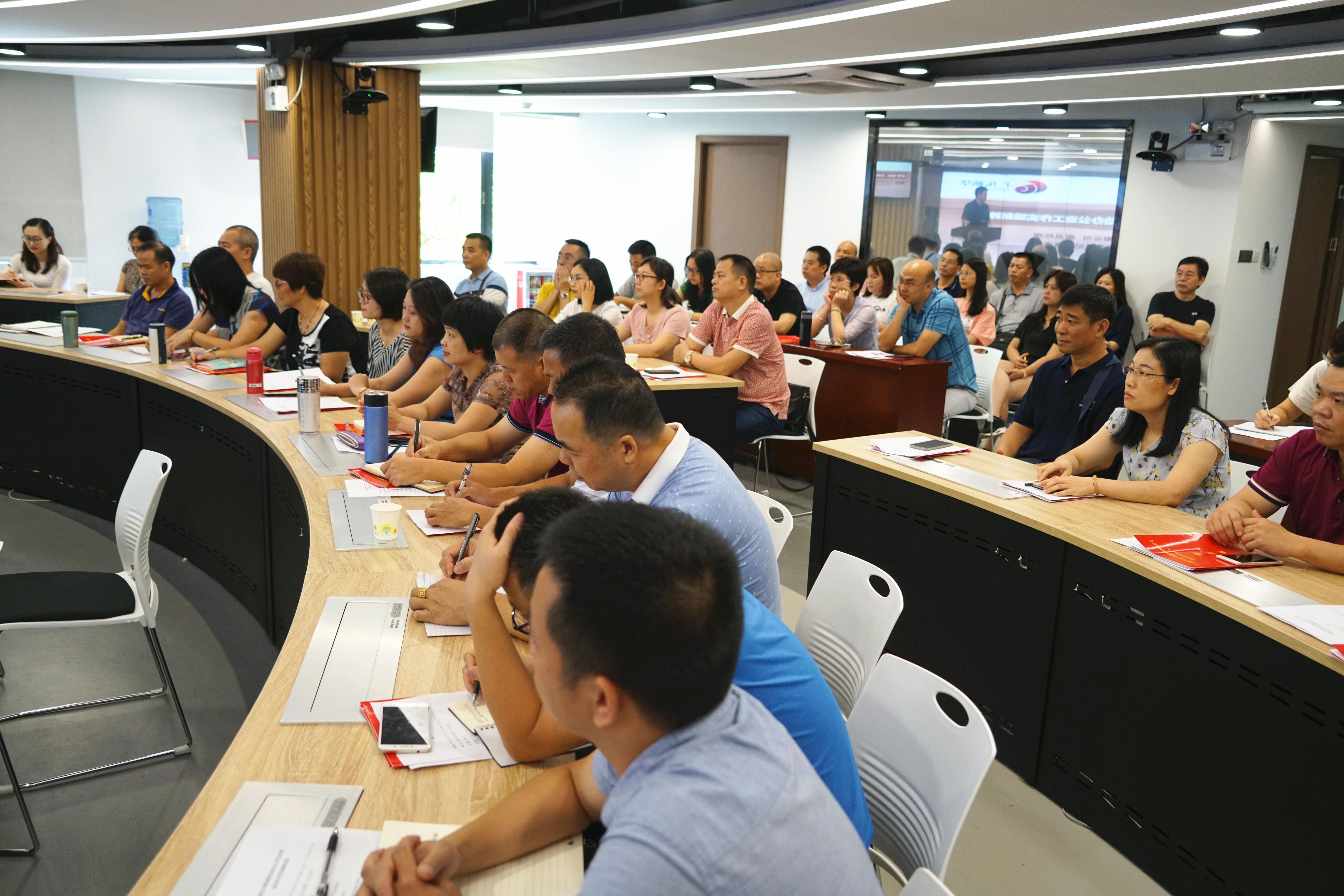 提升境界 高標(biāo)定位——集團(tuán)公司舉辦所屬單位辦公室主任會(huì)議暨辦公室主任培訓(xùn)班