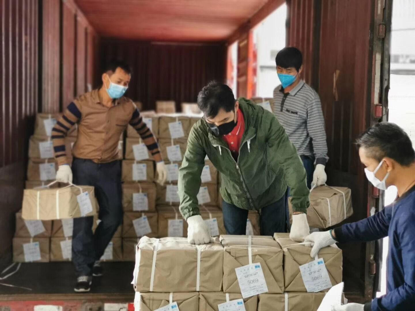 《中國新聞出版廣電報》廣東102家新華書店助力“配發(fā)到生”  1.44億冊教材“已簽收”