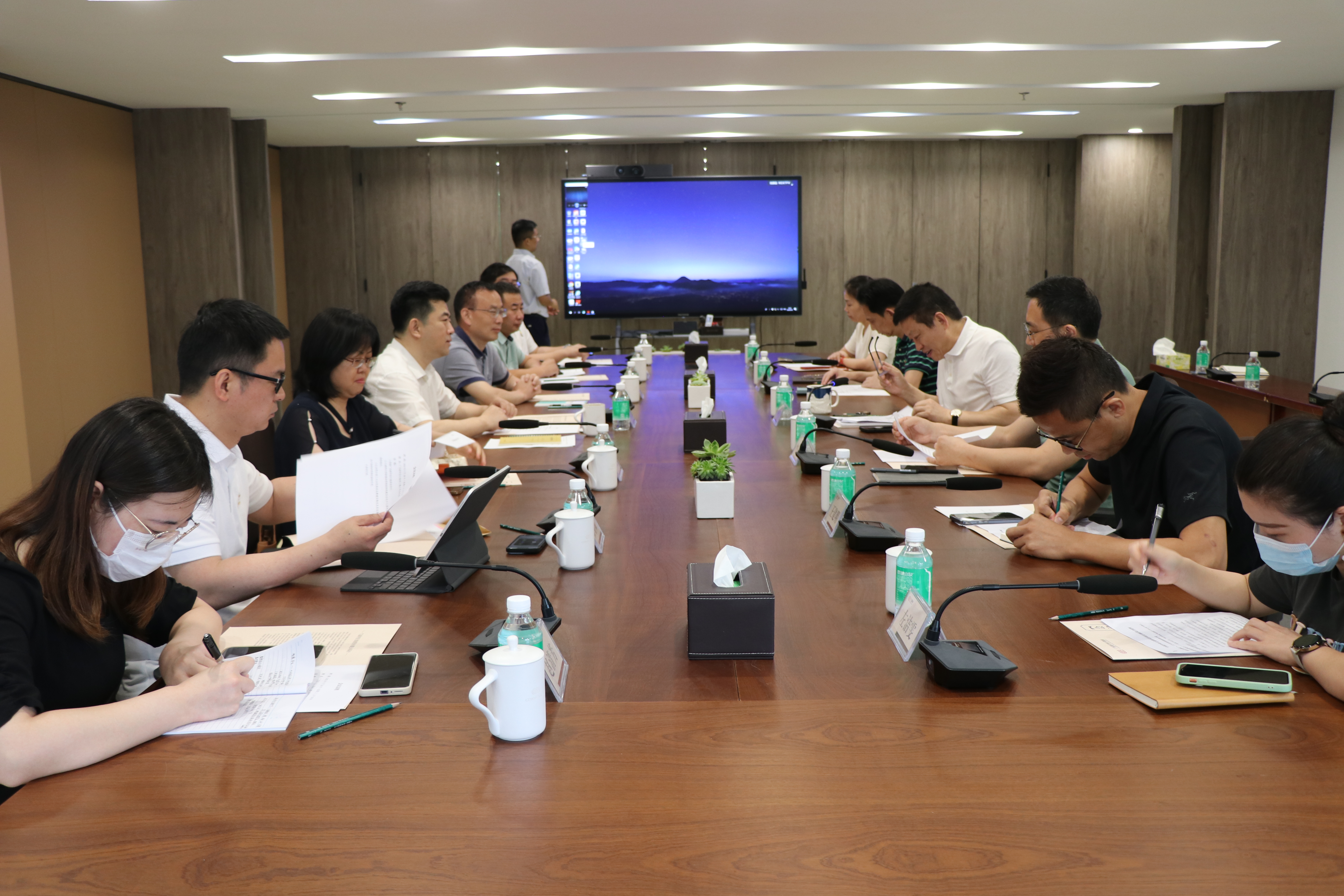 馬興民一行到新華發(fā)行集團調研交流