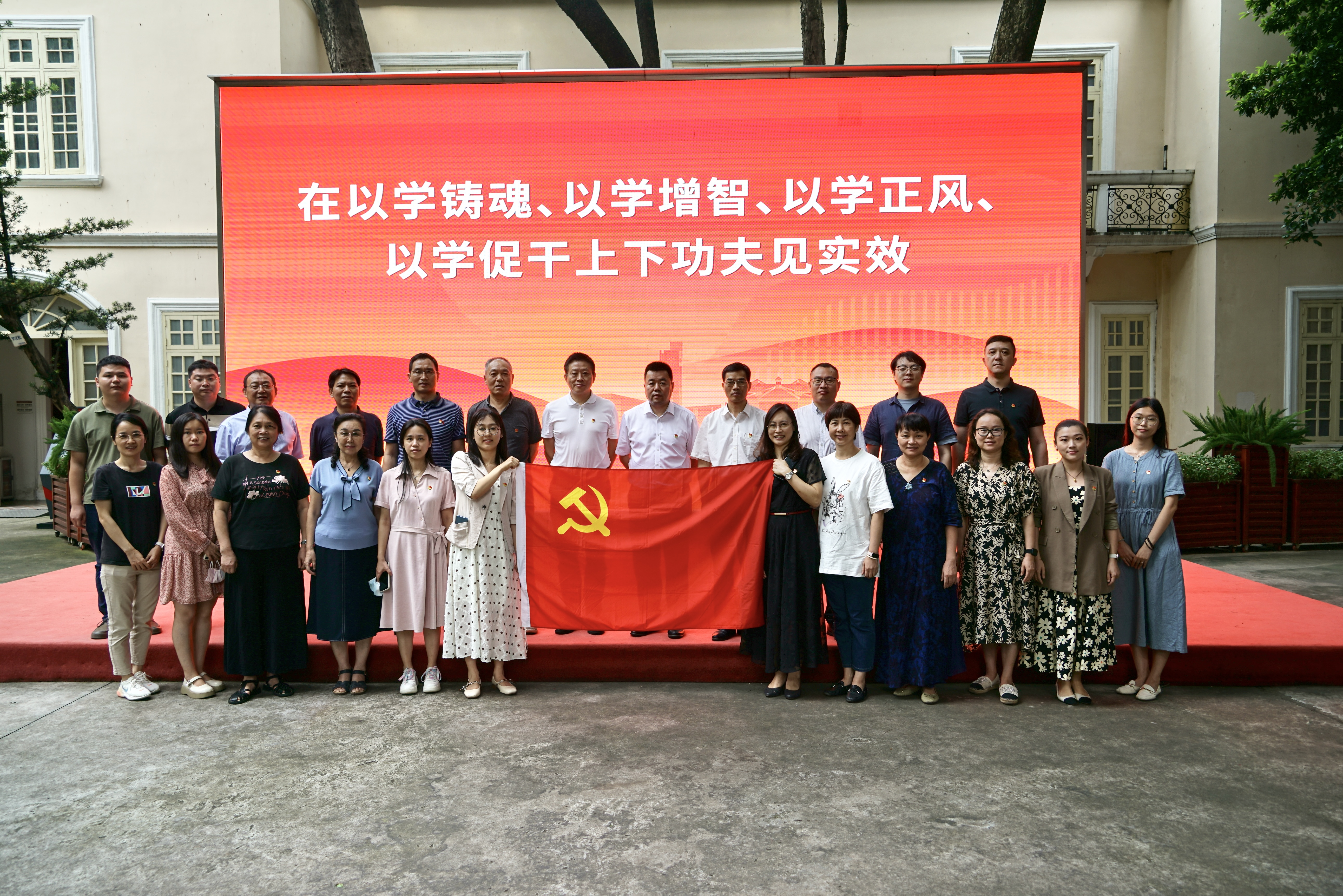 堅定自信奮發(fā)有為，擔負起新的文化使命——廣東省委宣傳部出版處黨支部與集團直屬黨支部開展共建活動