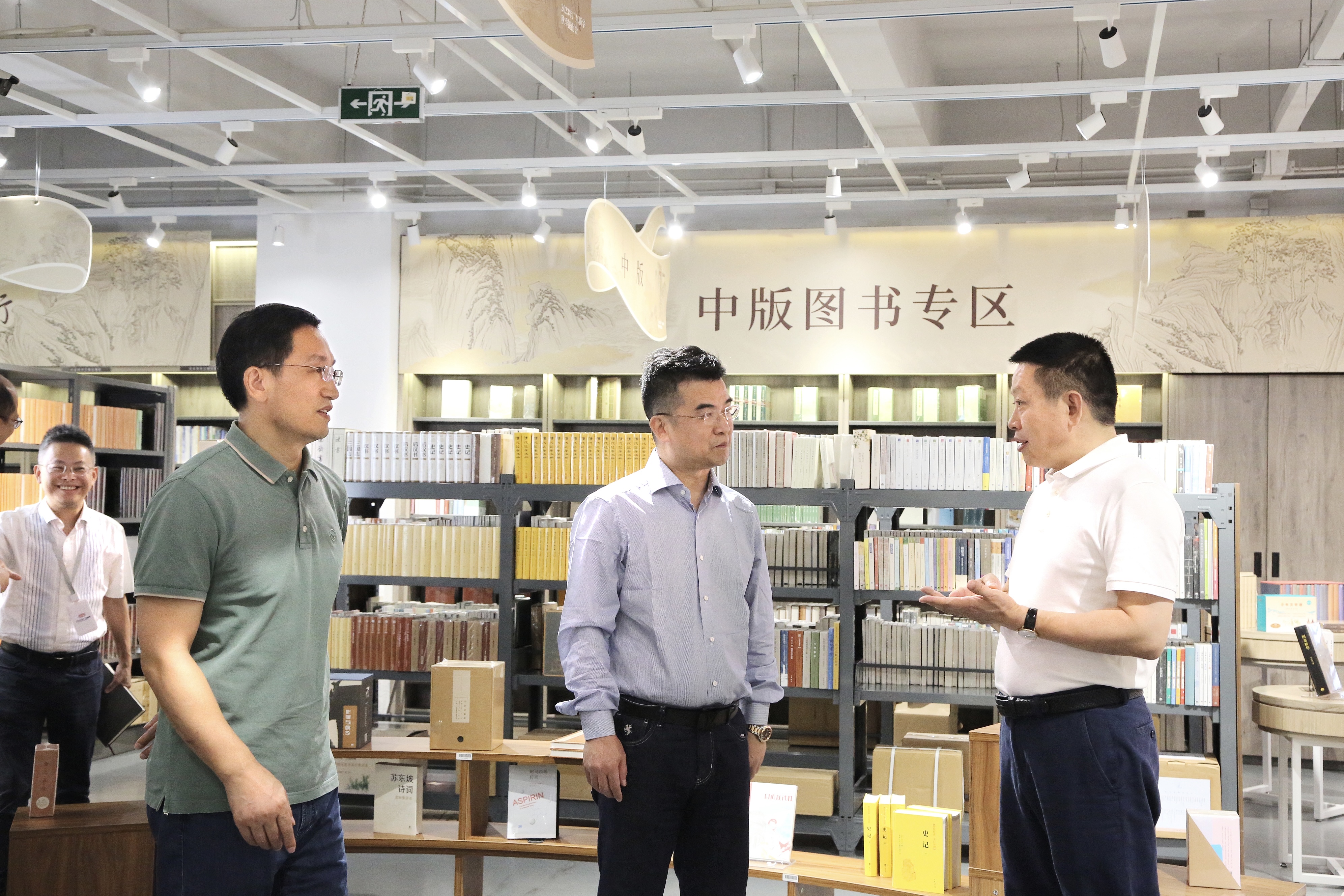 聯(lián)合出版（集團）有限公司董事長傅偉中一行到新華發(fā)行集團調研