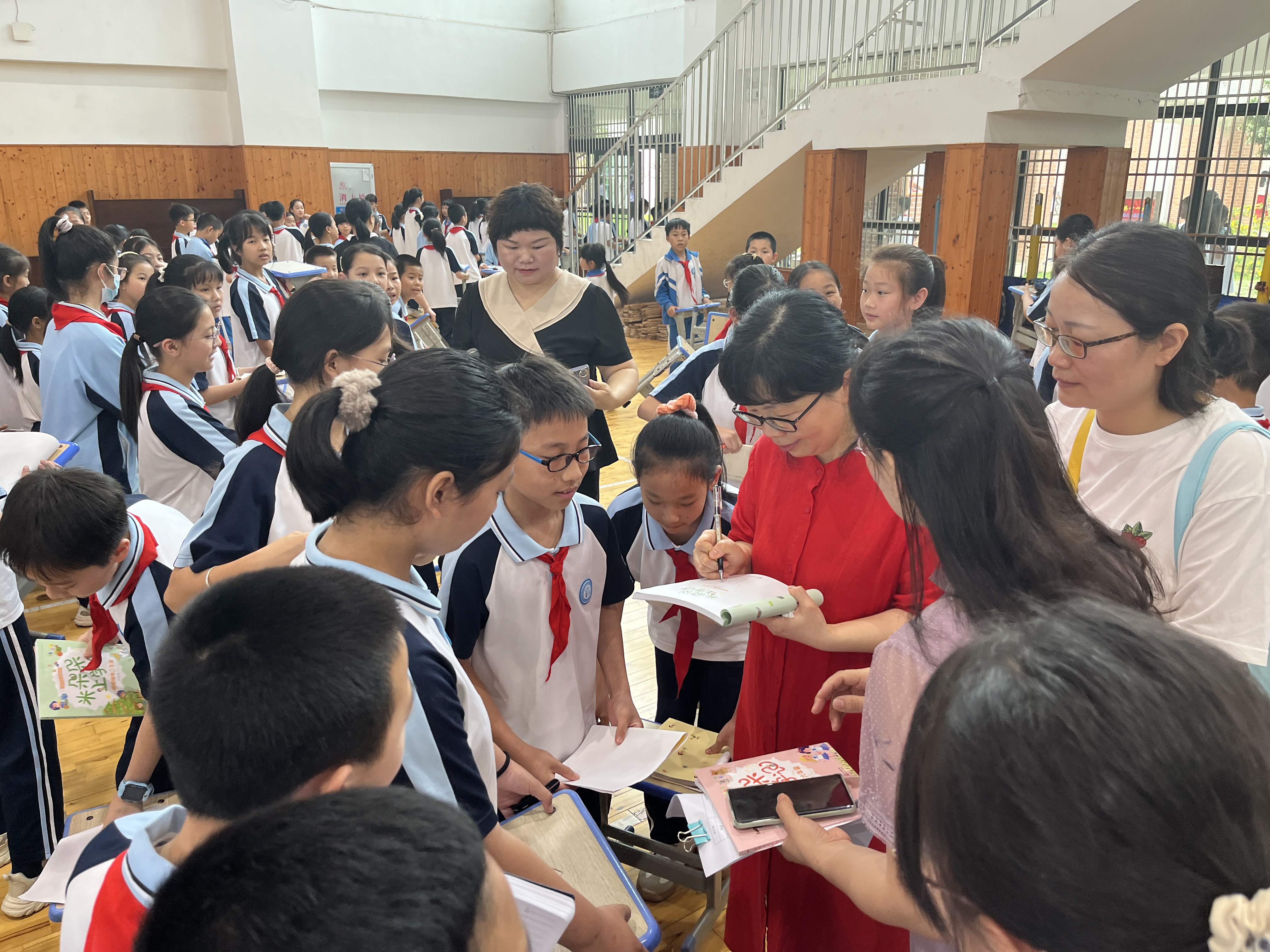 世界讀書日期間廣東新華開展系列閱讀推廣活動(dòng) 推動(dòng)全民閱讀持續(xù)升溫