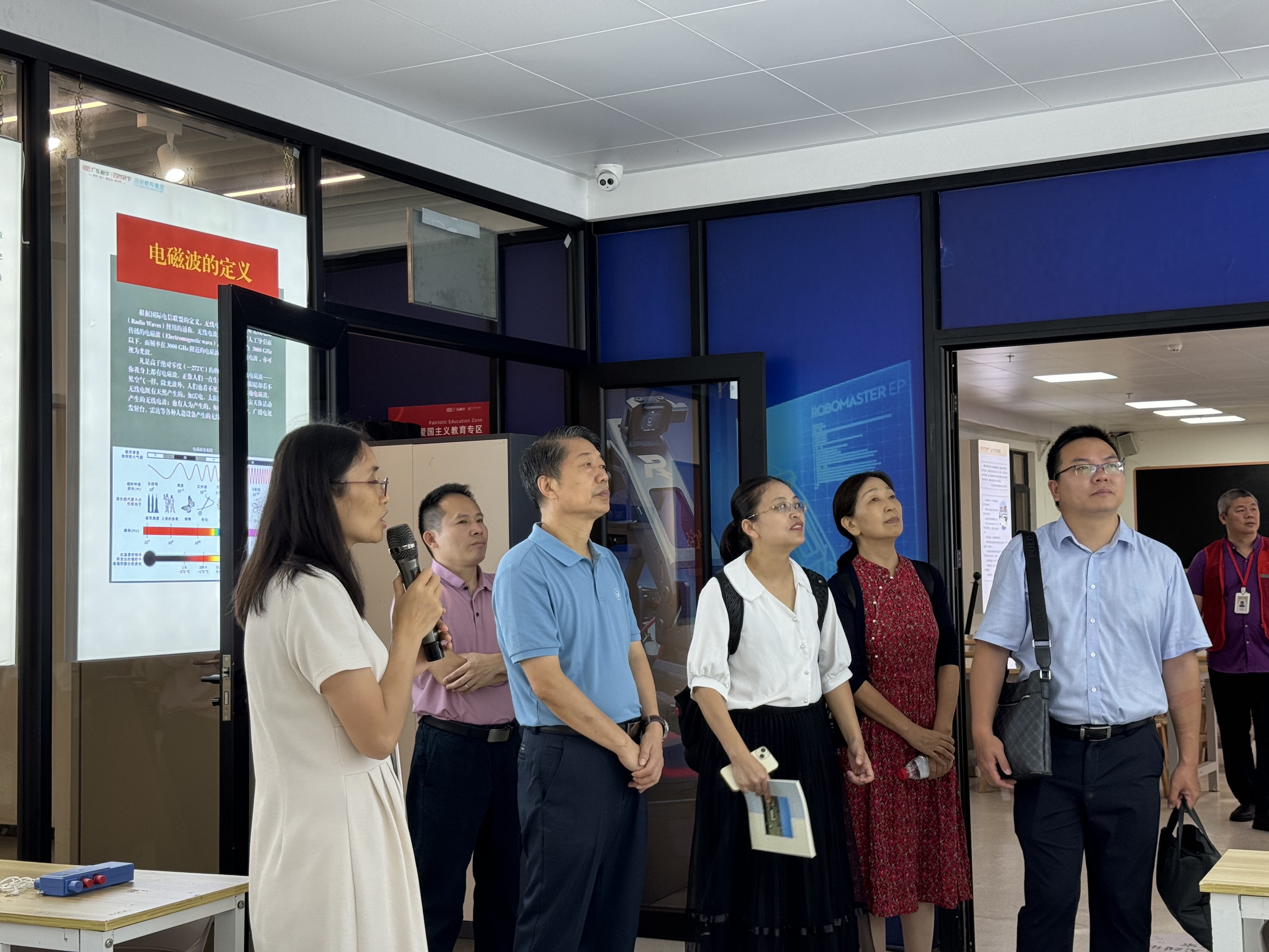 廣東省中小學(xué)生研學(xué)實(shí)踐教育基地專家組到新華書店大灣區(qū)青少年研學(xué)實(shí)踐教育基地開展調(diào)研