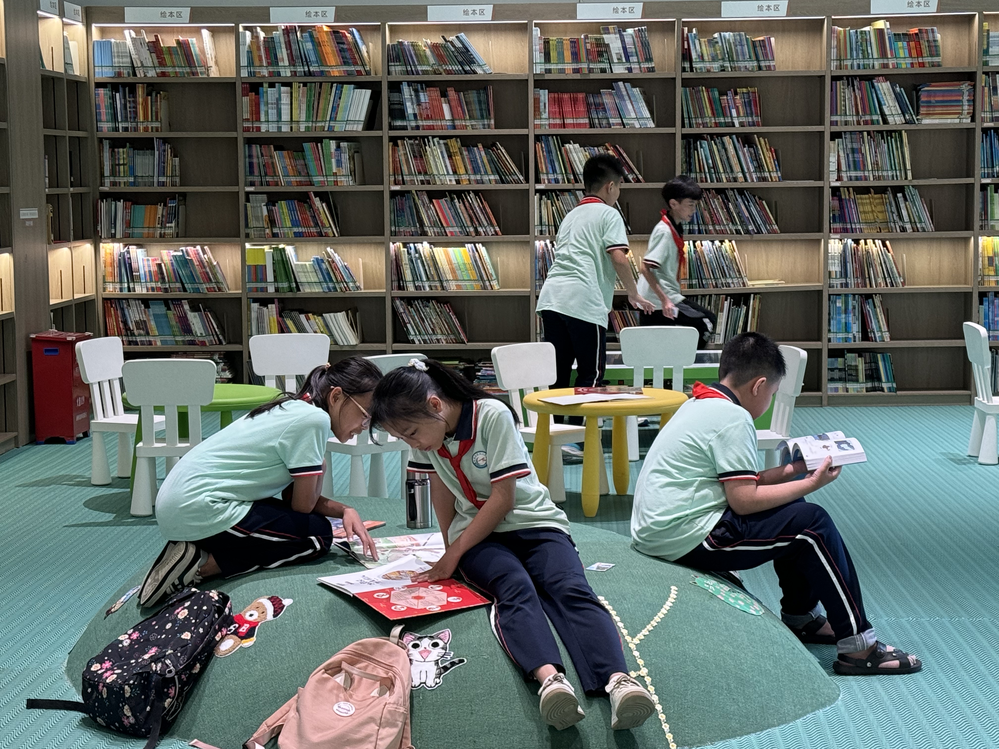 一家粵西縣級圖書館，何以火爆整個夏天？