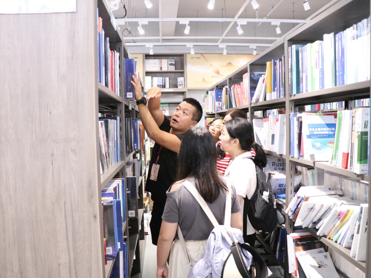 廣東新華2024年秋季館配會圓滿舉辦，圖書館社會化運營模式再成焦點