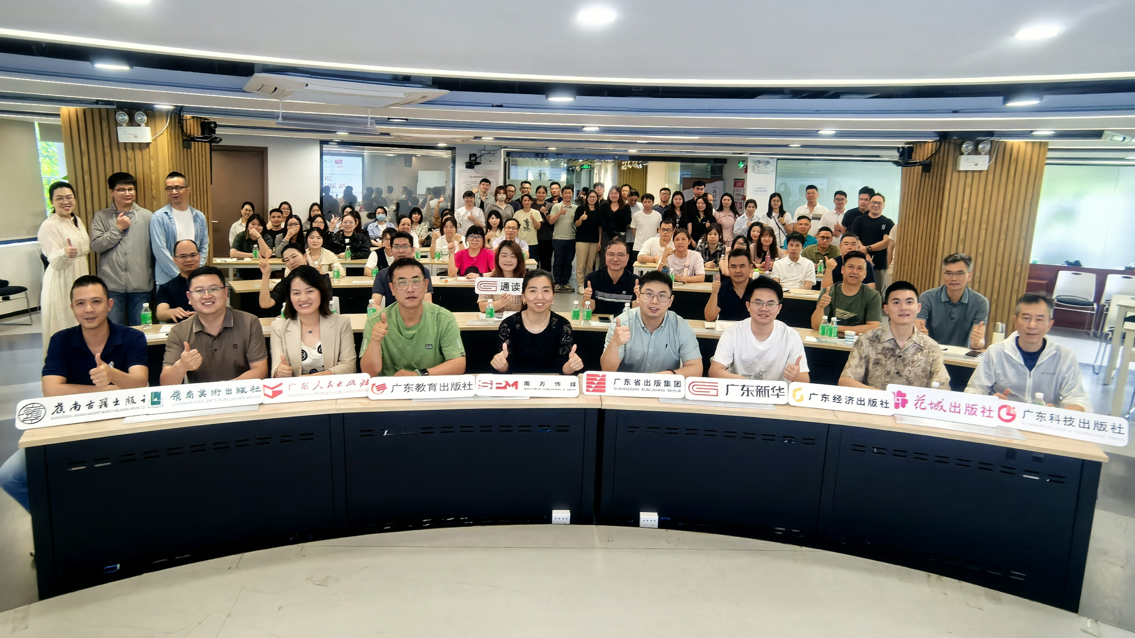 社店深度融合——南方傳媒版產(chǎn)品專題暨通讀在線營銷功能應(yīng)用巡回培訓(xùn)圓滿收官