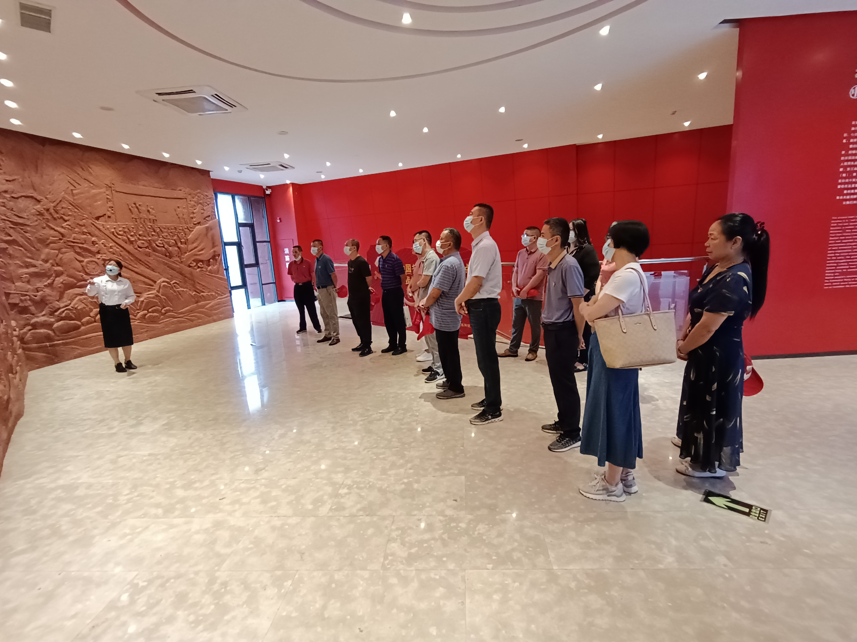 活動(dòng)3參觀革命歷史陳列館.jpg