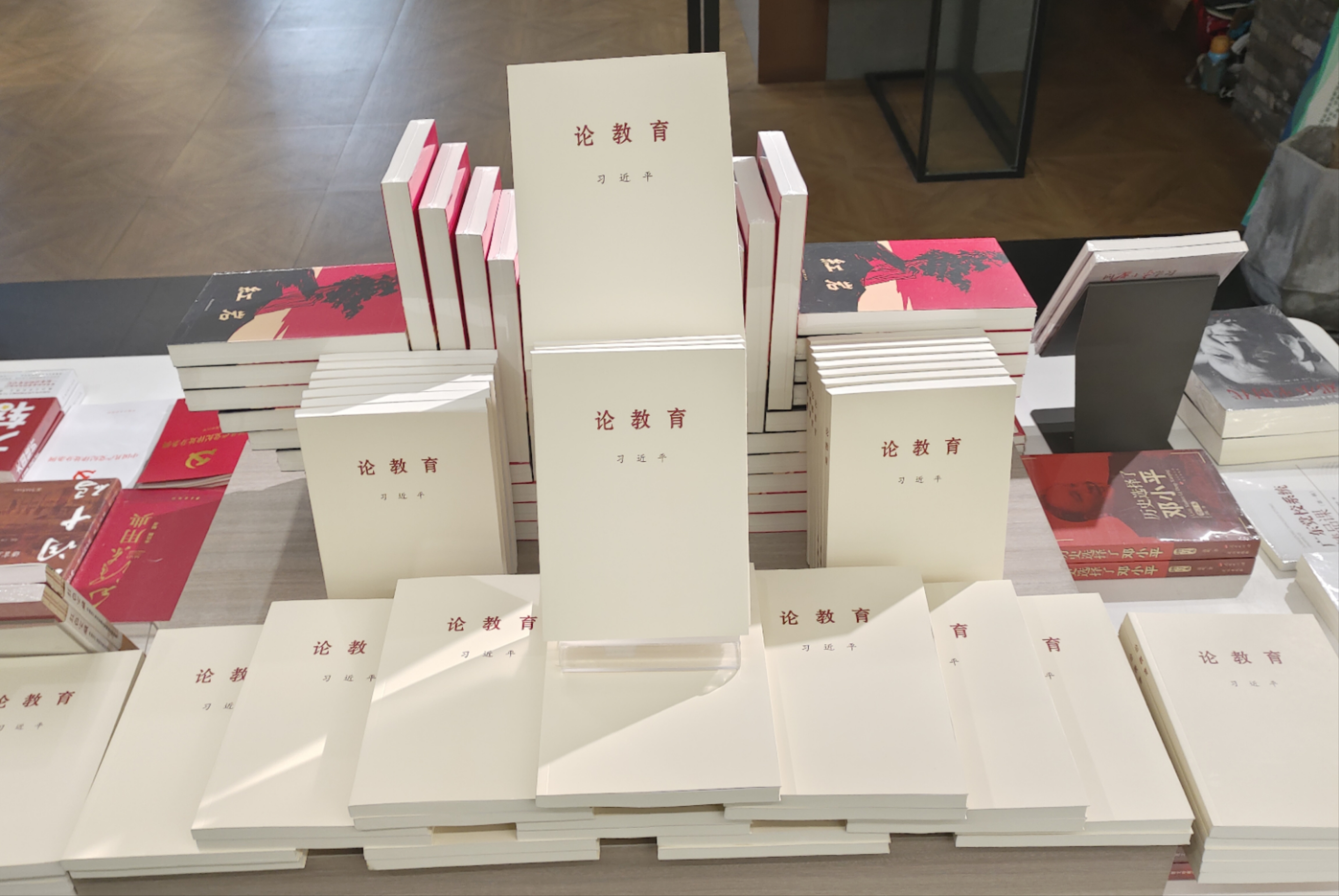 揭陽進(jìn)賢書城-主題出版物.jpg